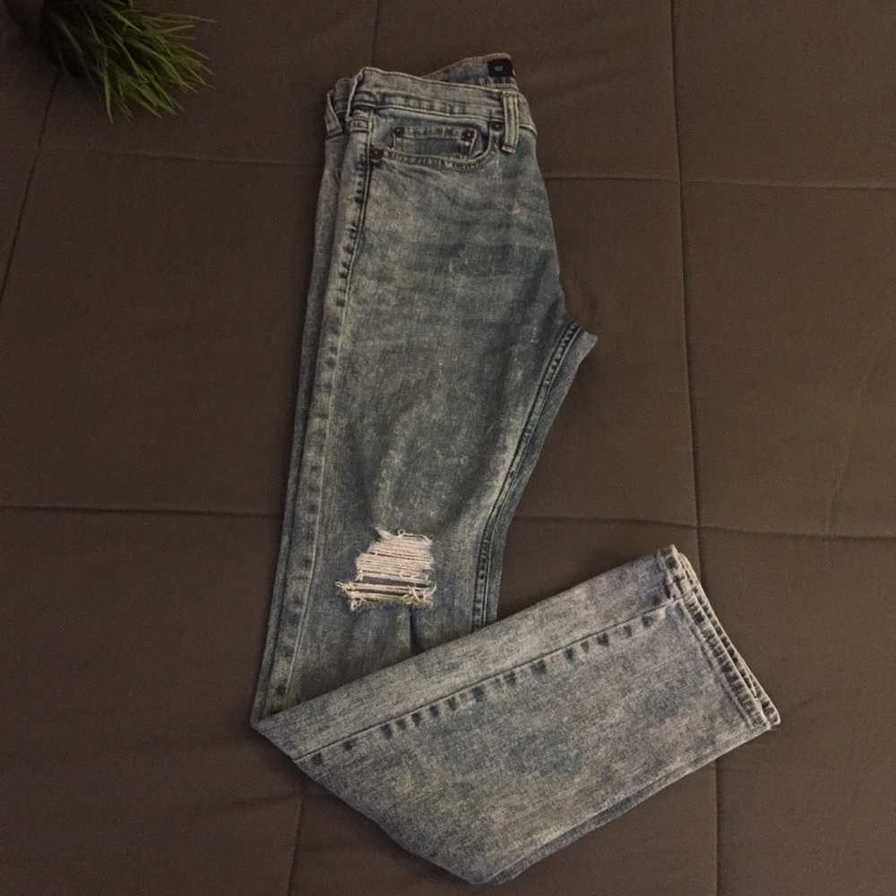 Hollister knee Ripped Skinny Jeans